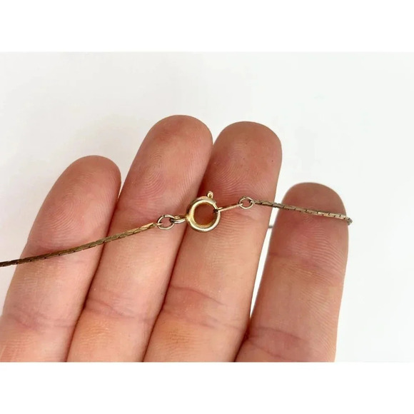 Pearl & Gold Toned Vintage Minimalist Dainty Cobra Chain Necklace - 17.5" - Picture 9 of 9